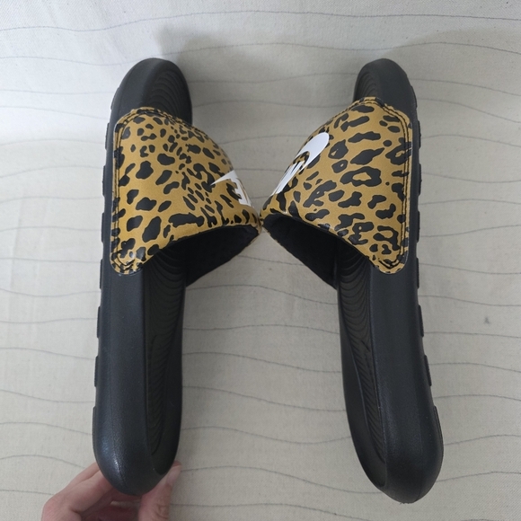 Nike Womens Victori One Slides Leopard Print Sandals Shoes CN9676-700 Size 7 - Picture 8 of 11